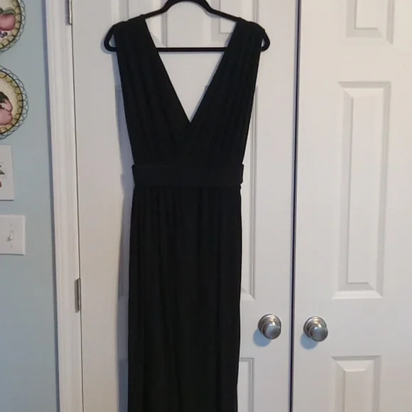 Boohoo Elegant Black V-Neck Maxi Dress - Picture 3 of 7